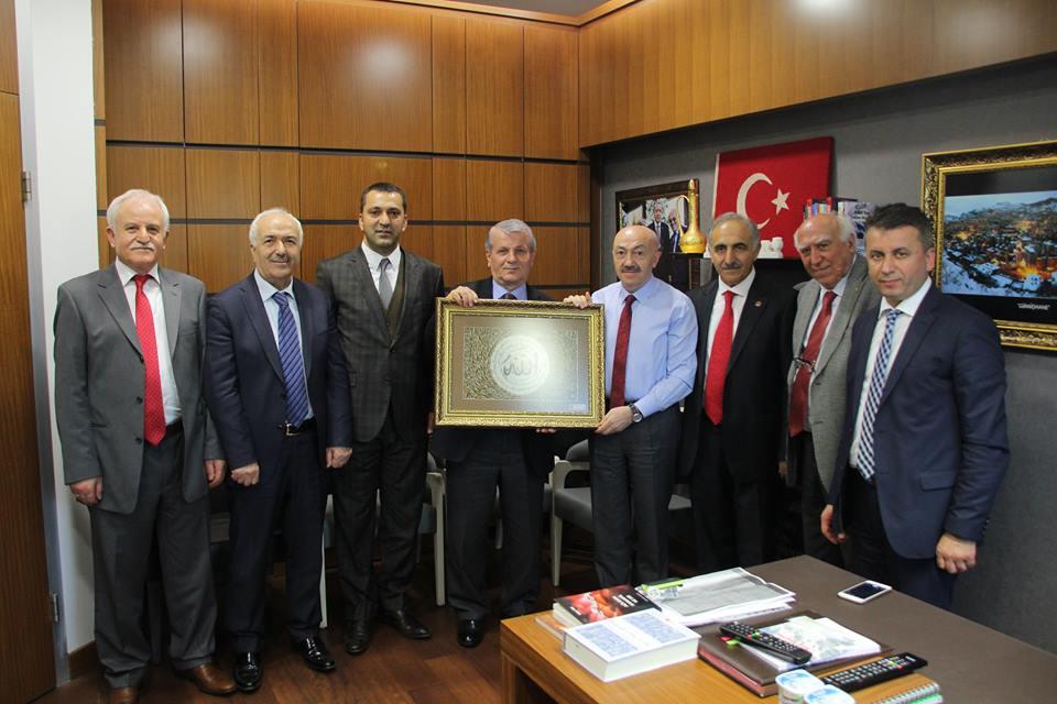 Sn. H. Osman Akg�l ile TBMM'ndeki odas�nda g�r��t�k.